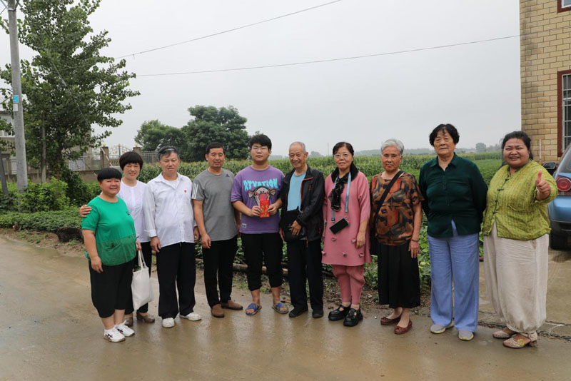 爱心捐助一束光圆了大学生梦想