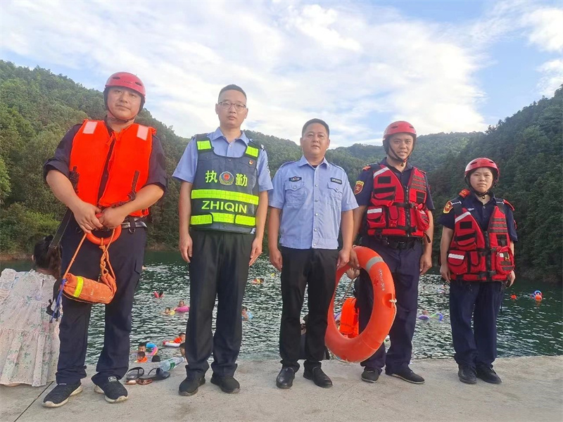 上栗镇:开启防溺水“安全模式”