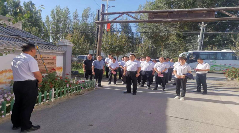 开泽镇人大代表联络站到苏哈特乡交流学习