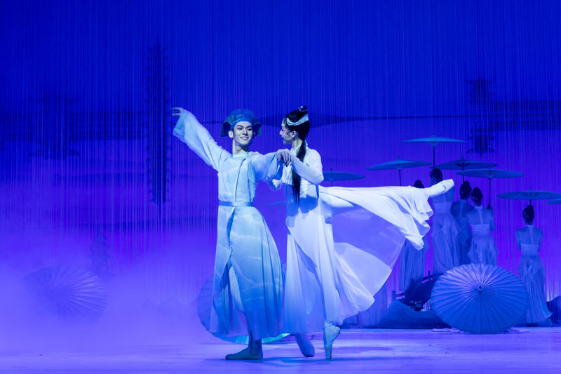 芭蕾舞剧《白蛇传》回归羊城 用“足尖艺术”再现中国爱情传说