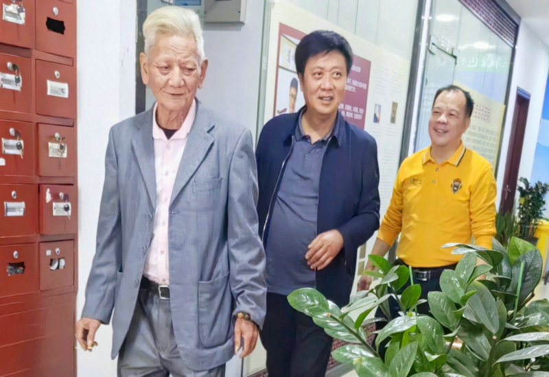 深圳市医院协会会长、市卫健委主任罗乐宣莅临深圳市粤康中医馆考察指导工作 深圳市医院协会会长、市卫健委主任罗乐宣莅临深圳市粤康中医馆考察指导工作