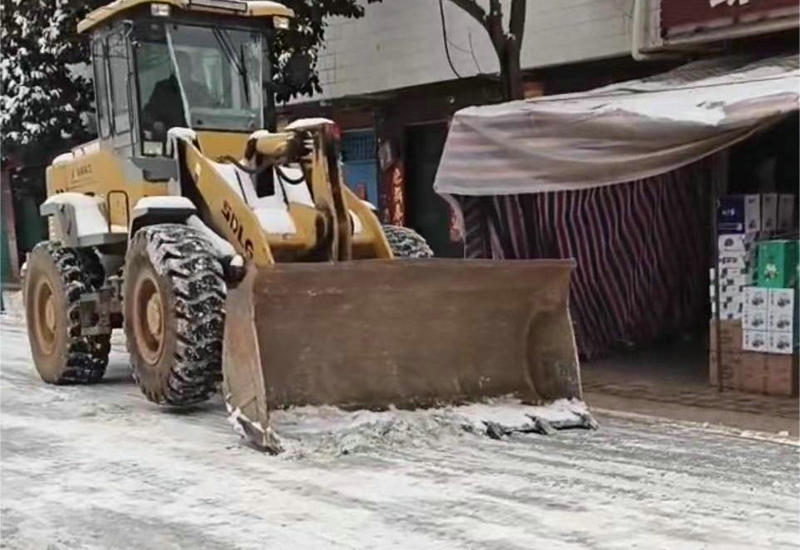 河南内乡桃溪镇:“闻”雪而动 积极保障道路交通安全 河南内乡桃溪镇:“闻”雪而动 积极保障道路交通安全