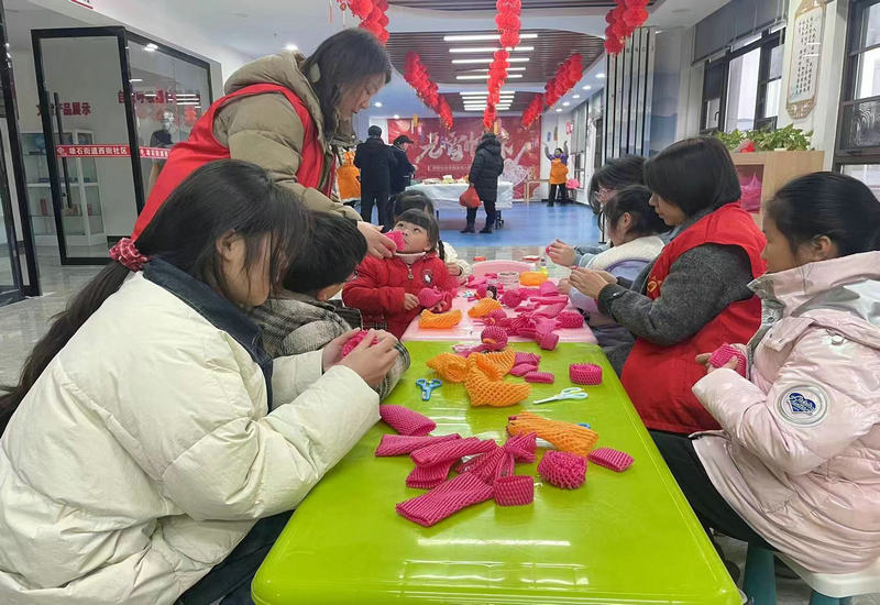 江西贵溪市西街社区“金龙迎新春 欢乐庆元宵”活动 江西贵溪市西街社区“金龙迎新春 欢乐庆元宵”活动