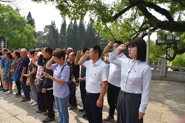 缅怀革命先烈,传承红色基因——广州越群党支部与合兴苑社区党支部赴广州烈士陵园开展主题党日活动 缅怀革命先烈,传承红色基因——广州越群党支部与合兴苑社区党支部赴广州烈士陵园开展主题党日活动