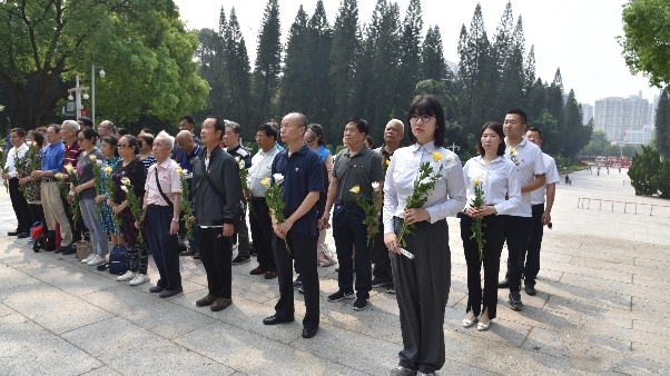 缅怀革命先烈,传承红色基因——广州越群党支部与合兴苑社区党支部赴广州烈士陵园开展主题党日活动 缅怀革命先烈,传承红色基因——广州越群党支部与合兴苑社区党支部赴广州烈士陵园开展主题党日活动