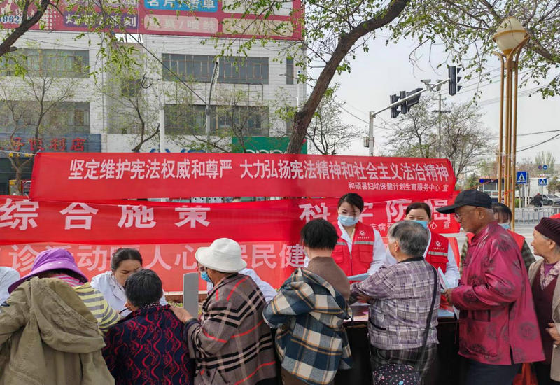 与光同向,与法同行 ——和硕县卫健委开展普法宣传活动 与光同向,与法同行 ——和硕县卫健委开展普法宣传活动