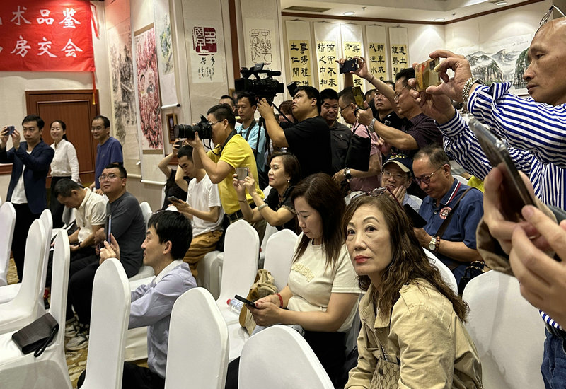 “瑞龙腾跃、瀚墨盛世”齐白石门人书画艺术品鉴活动在深圳市罗湖区富临国际大酒店隆重举办! “瑞龙腾跃、瀚墨盛世”齐白石门人书画艺术品鉴活动在深圳市罗湖区富临国际大酒店隆重举办!