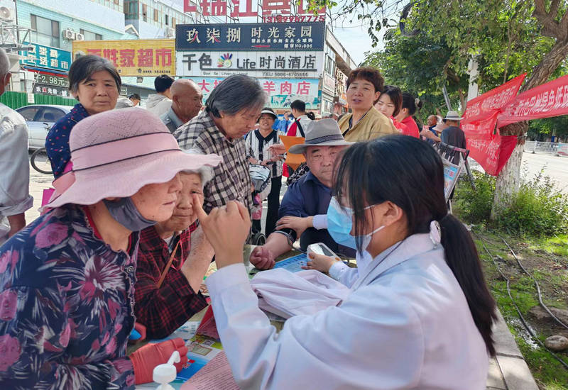 和硕县卫生健康委员会开展全国“爱眼日”宣传活动 和硕县卫生健康委员会开展全国“爱眼日”宣传活动