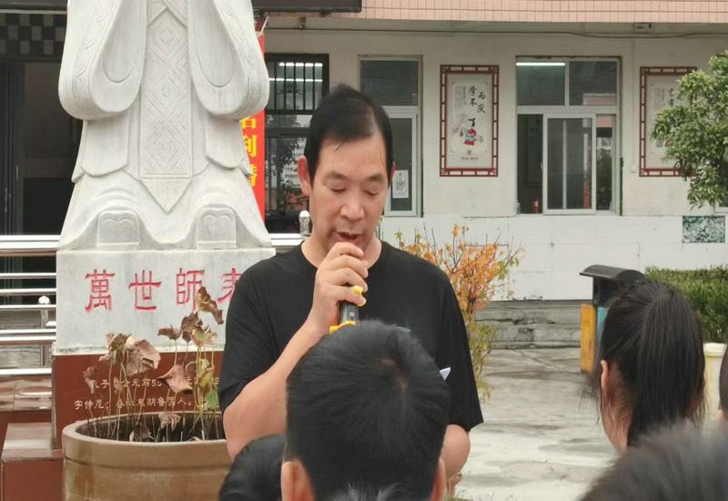 铭记历史 勿忘国耻 ——叶县任店镇瓦店学校举行纪念“九一八”主题升旗仪式 铭记历史 勿忘国耻 ——叶县任店镇瓦店学校举行纪念“九一八”主题升旗仪式