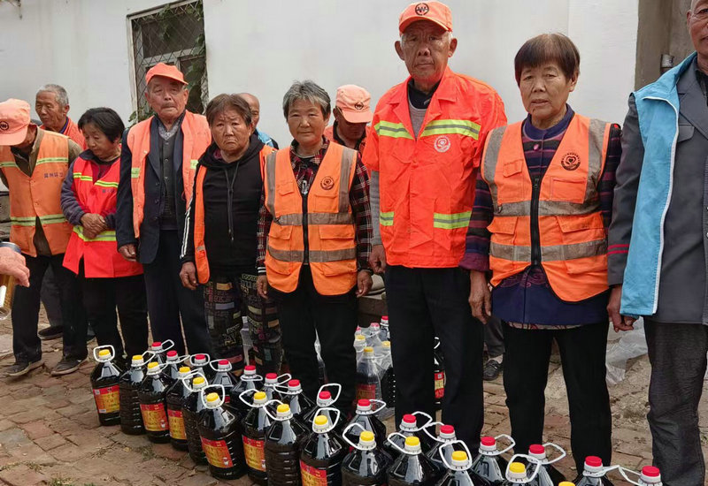 衡水德凡商贸有限公司牵手惠民冀州爱心公益团队重阳节期间慰问冀州环卫工及老人 衡水德凡商贸有限公司牵手惠民冀州爱心公益团队重阳节期间慰问冀州环卫工及老人