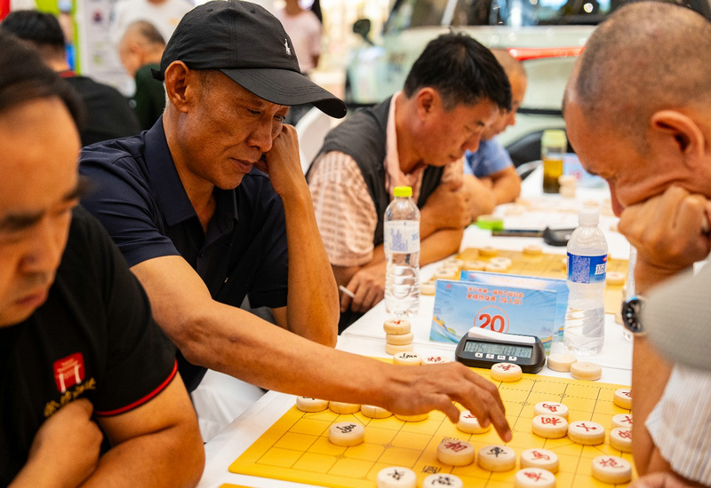 象棋国粹压轴登场 济宁智力运动会热身赛收官之战落子龙贵广场 象棋国粹压轴登场 济宁智力运动会热身赛收官之战落子龙贵广场