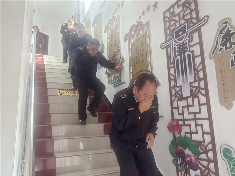 新源执法大队:“国庆节前夕绷紧“安全弦” 筑牢安全“防火墙” 新源执法大队:“国庆节前夕绷紧“安全弦” 筑牢安全“防火墙”