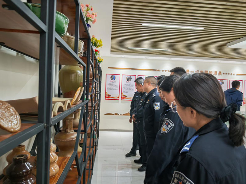 库尔勒市公安局开展“追忆光辉足迹·传承红色基因”主题党日活动 库尔勒市公安局开展“追忆光辉足迹·传承红色基因”主题党日活动