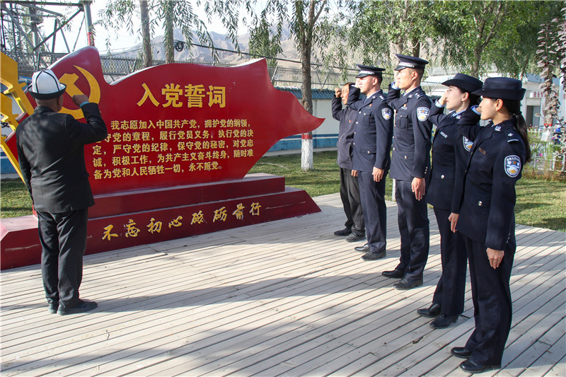 新疆克州:喜迎国庆忆初心  老党员授课话担当 新疆克州:喜迎国庆忆初心  老党员授课话担当