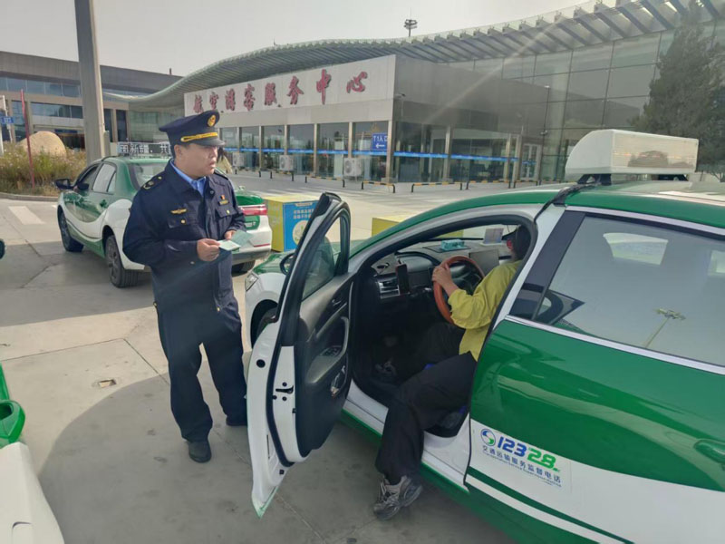 节日假期库尔勒市交通运输执法人员:您出行的坚实守护者 节日假期库尔勒市交通运输执法人员:您出行的坚实守护者