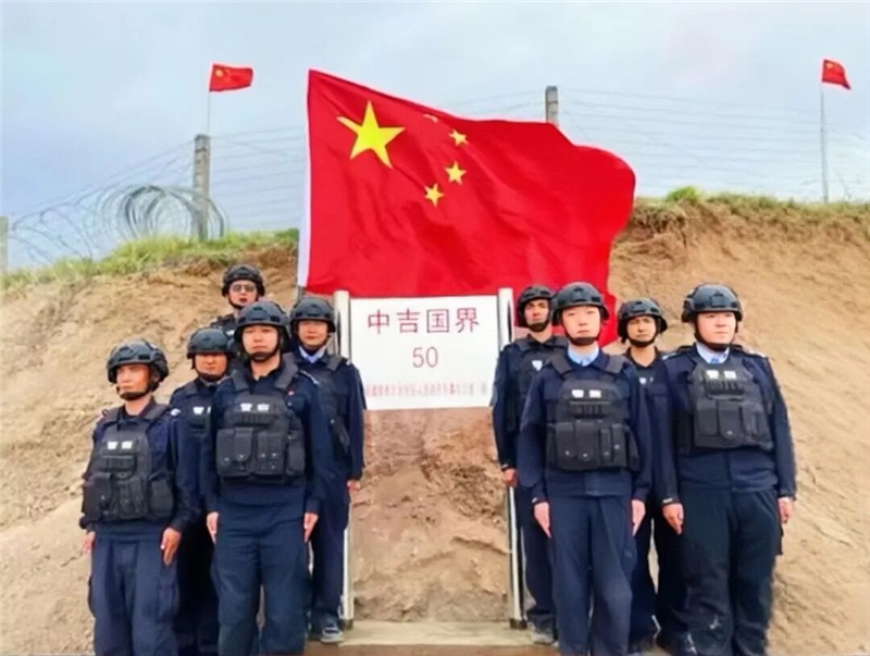 戍边人的“记录者”:帕米尔的风与唐警官的笔 戍边人的“记录者”:帕米尔的风与唐警官的笔