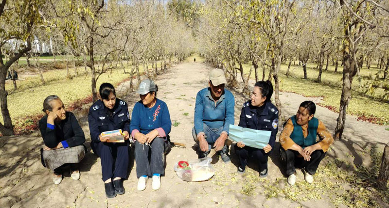 且末县司法局各基层司法所开展田间普法宣传活动 且末县司法局各基层司法所开展田间普法宣传活动