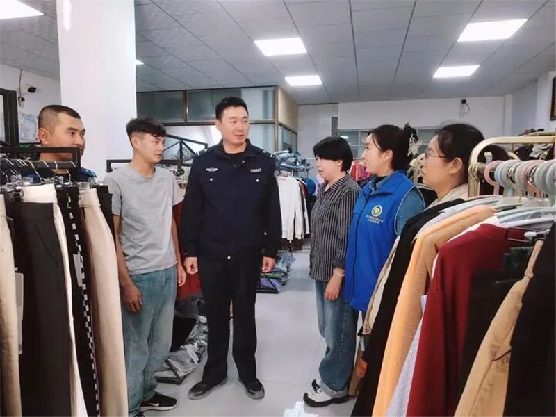 ��ì��˫������Ĭ�ˣ��Ӷ��ɳ����ġ�����������ع⣬�����𾪣�