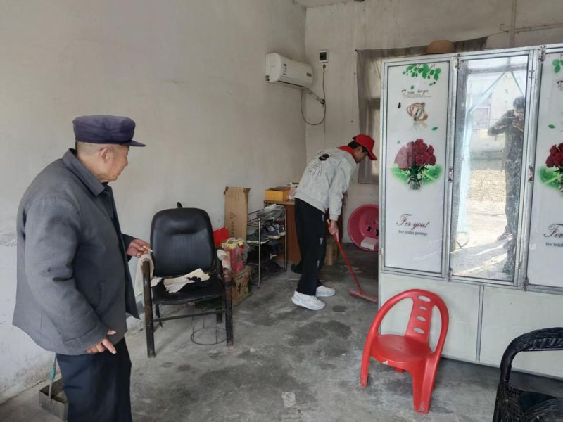 ����ѧ���޼�����Сѧ��չ���Ͼ�������־Ը����