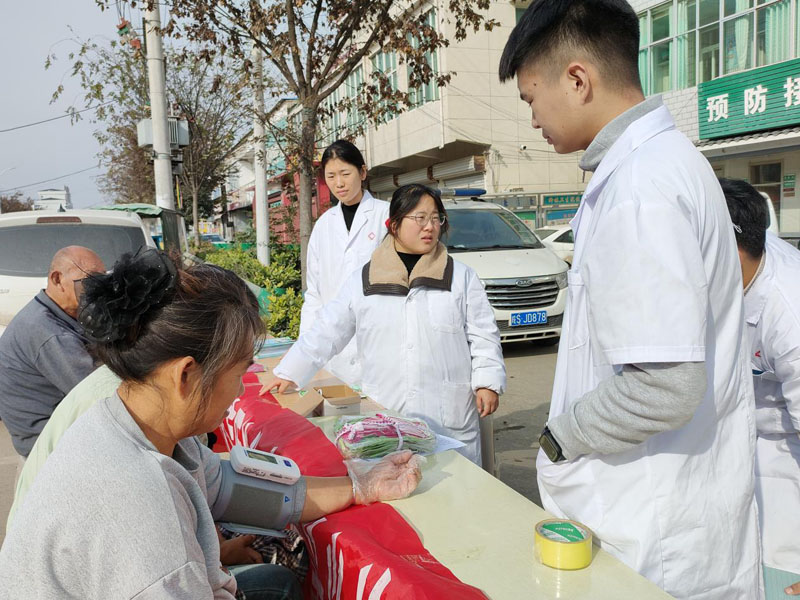 乐土镇开展“情系重阳节 健康进社区”公益义诊志愿服务活动