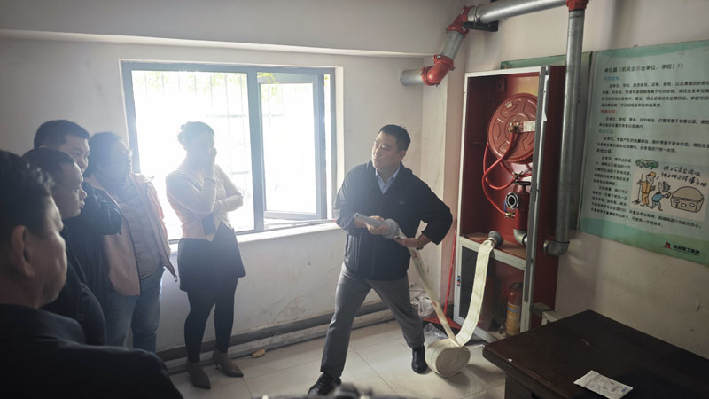 �ϲ�������ҵ������չ������ȫ��ѵ�Ϊ��ȫ������װ������ǽ��