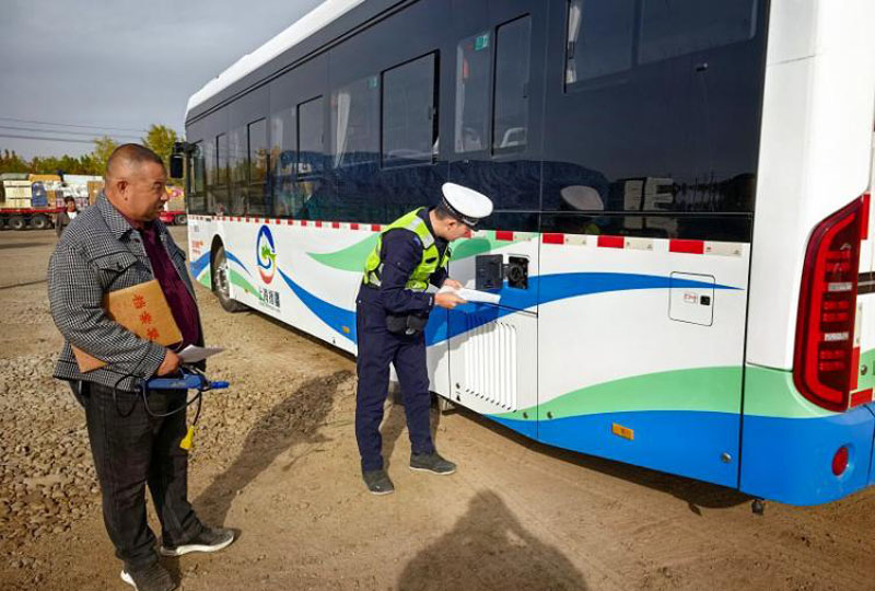 【阳光下的守护】新疆巴楚公安:查验进企业 服务零距离