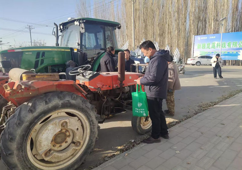 博湖县政务服务中心:服务在门口 暖心零距离