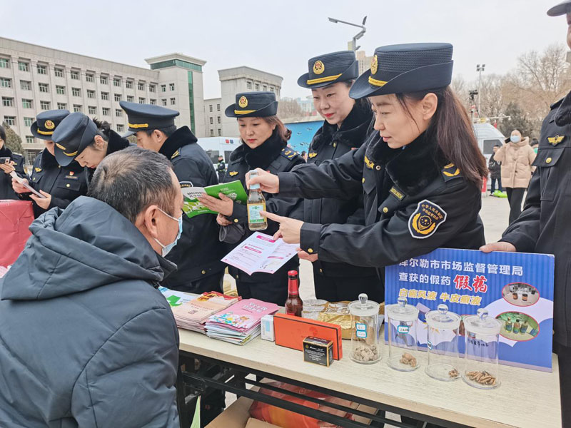 志愿服务点亮梨城暖冬!库尔勒市市监局“党员集市”绘就为民服务新图景