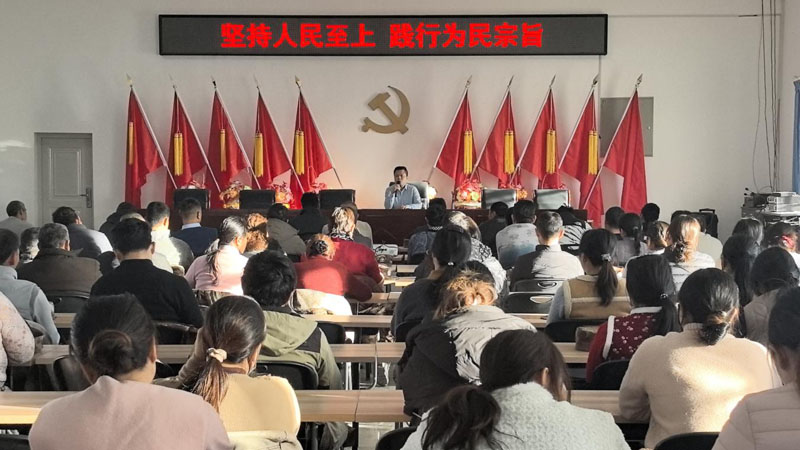 二连开展“坚持人民至上 践行为民宗旨” 主题宣讲暨红色观影活动