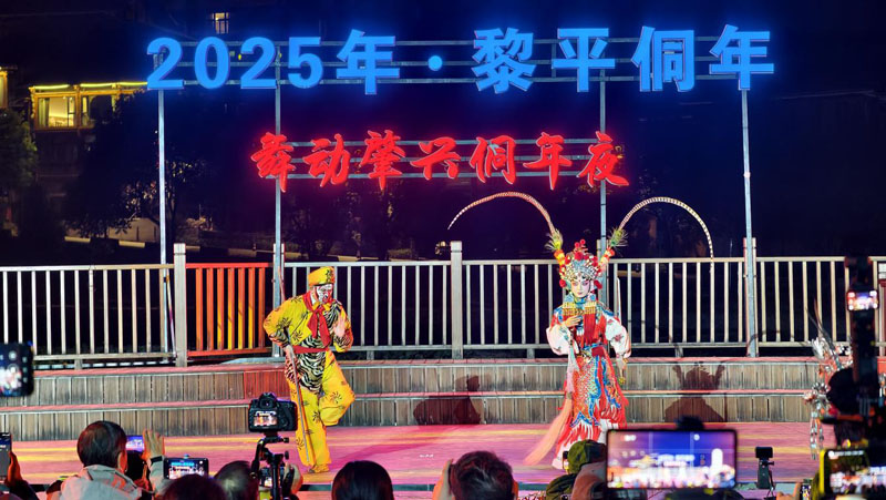 ��ƽ�أ���ǭЯ��ȼ�鶱ҹ ����񻶻��Э����ƪ