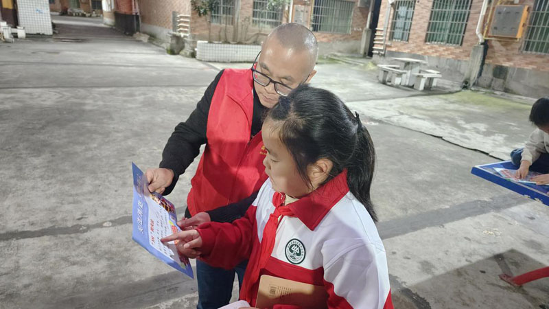 ͩ���أ�ƽ���ػ�ӳ���� ־Ը����ů����