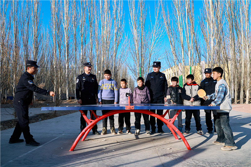 ������ӰůУ԰ ��Уͬ��ӭ��110��