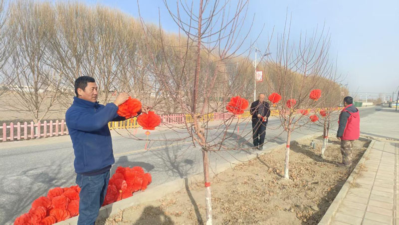 新塔热乡:红灯笼映团圆景 凝心聚力迎新春