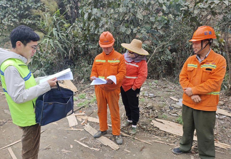 �������������á� �߽�����һ�ߣ�