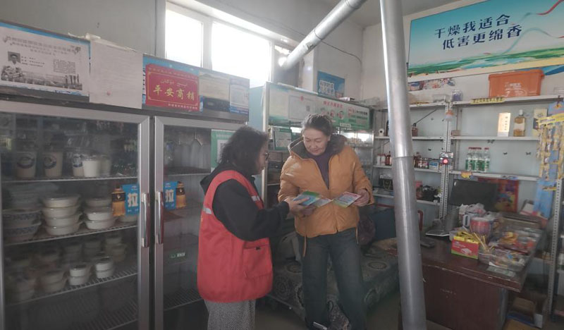 曲惠司法所:元宵普法进商铺 法治服务暖民心