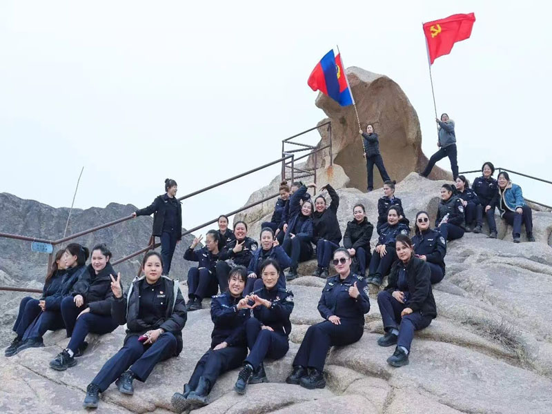 三月春风暖警营 巾帼奋进绽芳华