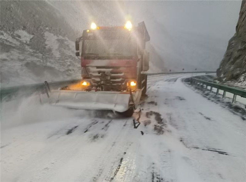 ��������ͻ����ѩ ��ʲ��·�˻����а͹�·ƽ������