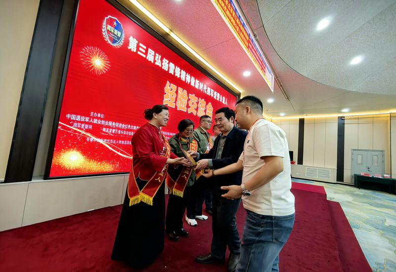 ����������׷澫������ʱ��ӵ�����������˾��齻�����ھ�����