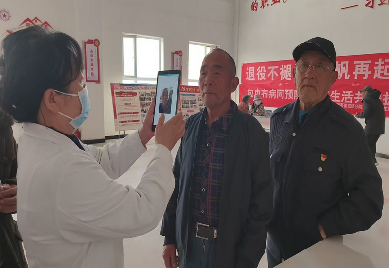 上门体检暖人心 精准服务护银龄