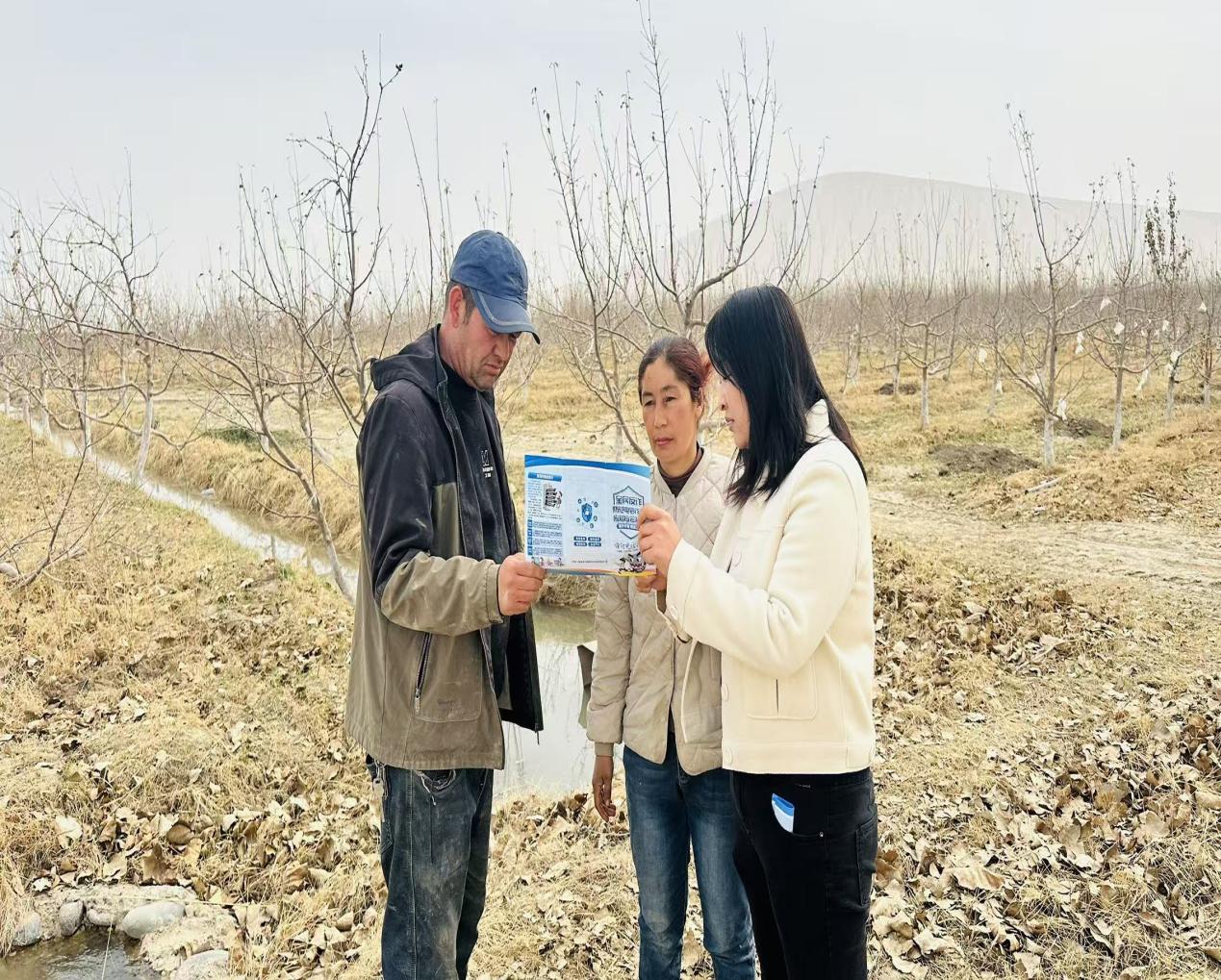 田间地头筑防线 反诈护农守钱袋