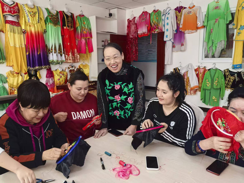 焉耆镇:指尖传非遗 巧手绣幸福
