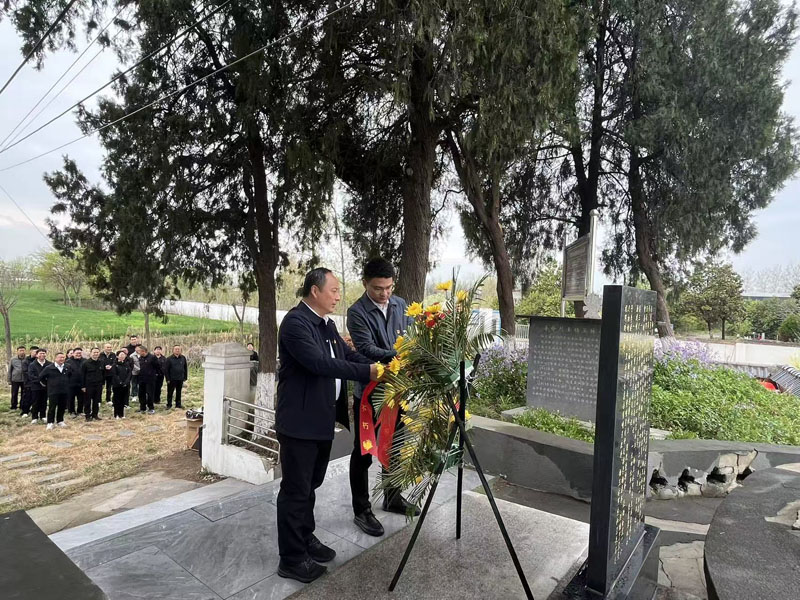 利辛县望疃镇开展“追寻·2026·清明祭英烈” 祭扫活动
