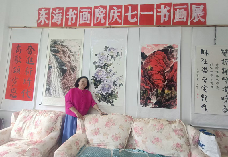 ��ī�����̵��� ���辢���컪���������ڶ����黭չ������һ���ջ��ݻ�������