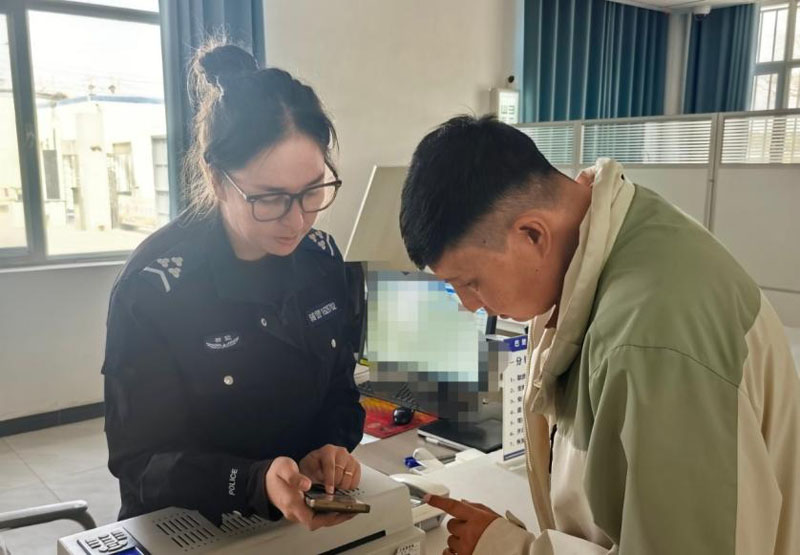 服务不打烊!新疆巴楚公安全力迎战节后业务高峰