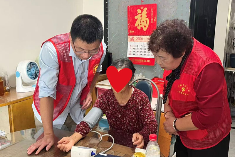 余姚市:“亭有爱”送服务 暖重阳入家门